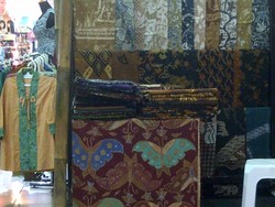 Batik Sutera Pekalongan Bisa Tembus Rp 3 Juta