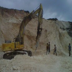 Operator Eskavator Tewas Setelah Terguling Dari Tebing 10 Meter