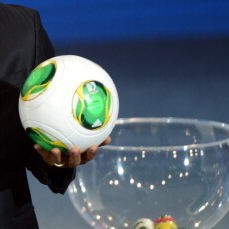 Ratusan Ribu Bola Serbu Brasil, lalu Dimusnahkan