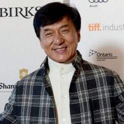 Jackie Chan Bikin Grup KPop