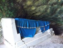 5 Destinasi di Indonesia dengan Kisah Cinta Paling Tragis