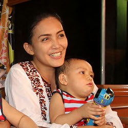 Sibuk Kampanye, Rieke Diah Pitaloka Kangen Anak