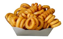 Wow, Curly Fries Ini Panjangnya Hampir 1 Meter!
