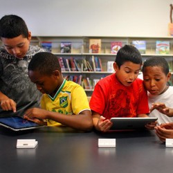 Peran Orangtua Memagari Anak dari Cyberbullying