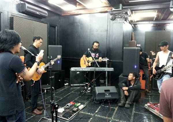 Mengintip Persiapan Konser Ari Lasso