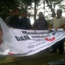 Tandai Masa Tenang, Gubernur Jabar Copot Spanduk Aher-Demiz