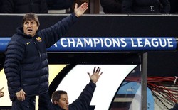 Tito Vilanova memberi arahan kepada para pemain Barcelona. Reuters/Alessandro Garofalo.