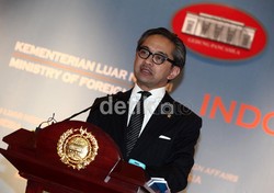 Menlu Marty Siap Bantu KPK Pulangkan Ridwan Hakim