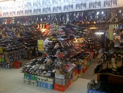 Lebih Mahal 2 Kali Lipat, Sepatu Impor Tetap Dicari Konsumen