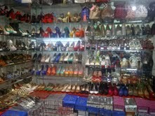 Mudahnya Pesan Sepatu Impor China, Hanya Tinggal Telepon Barang Datang