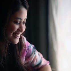 Ini 5 Fakta Tentang Si Pelukis Pasir Vina Candrawati