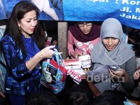 Venna Melinda Kunjungi Anak Jalanan