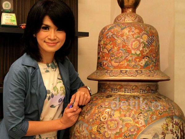 Senyuman Yulia Rachman