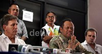 Wakil Ketua BTN Habil Marati (tengah depan), tengah menjelaskan terkait pemanggilan pemain Timnas, lokasi Training Center (TC), serta jadwal ujicoba tanding Timnas Indonesia.