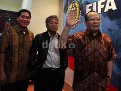Dalam pertemuan itu, keempat Exco meminta Djohar Arifin Hussin memecat Sekjen PSSI Ali Mahfudz secepatnya.