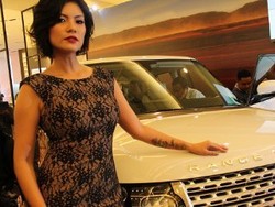 Biar Motor Minggir, Aline Tumbuan Suka Mobil Besar