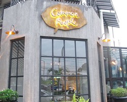 Makan di Resto Bernuansa Rustic Vintage, Common People Kemang
