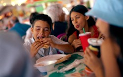 Sekolah Ini Salah Memberi Menu Non Halal pada Siswa Muslim