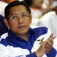 Menjelang Pagi, Para Loyalis Mulai Meninggalkan Rumah Anas 