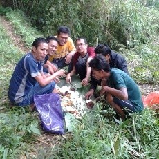 Aceng Diberhentikan, Pemuda Bakar Ikan