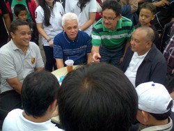 Beri Dukungan, Hatta Rajasa Sarapan Lontong Sayur Bareng Dede-Lex