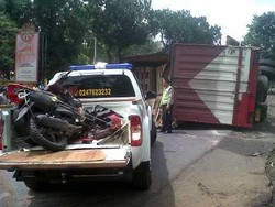 Truk Trailler Kecelakaan di Semarang, Satu Pemotor Tewas