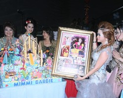 Foto: Kemeriahan Ulang Tahun Mimmi Barbie, Queen of Arisan Sosialita