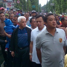 Beri Dukungan, Hatta Rajasa Sarapan Lontong Sayur Bareng Dede-Lex 