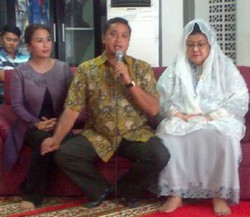 Kalah Pilgub 2013, Dede Yusuf Menyerahkan Diri kepada Sang Ibu 