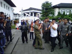 Aceng Diberhentikan, Ini Pesan Gubernur Jabar Pada Warga Garut