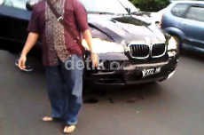 Saksi Ahli: Kaca, Lampu, Bemper Depan BMW Rusak karena Benturan
