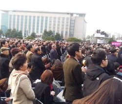 Psy Gangnam Style Meriahkan Pelantikan Presiden Wanita Pertama Korsel