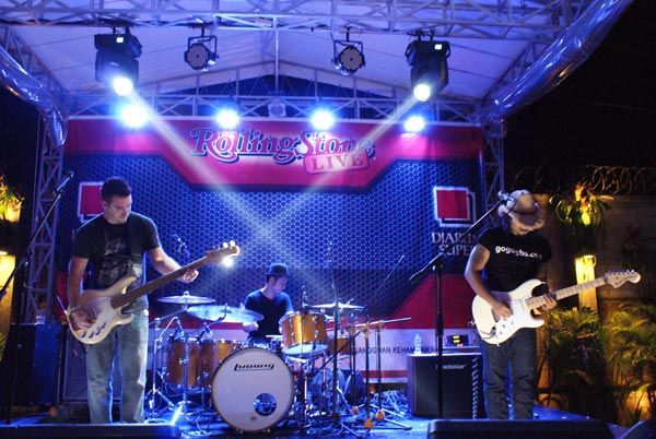 Konser Gugun Blues Shelter di Rolling Stone Cafe