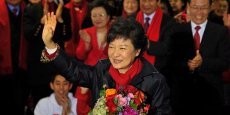 Park Geun-Hye Dilantik Menjadi Presiden Wanita Pertama Korsel