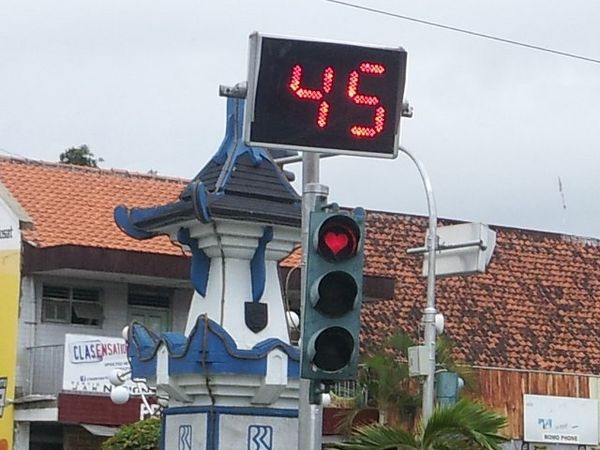 Cinta di Lampu Merah