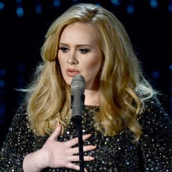 Adele Sukses Bawakan Skyfall di Academy Awards 2013