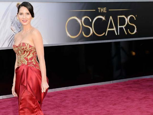 Parade Gaun Merah di Red Carpet Oscar 2013