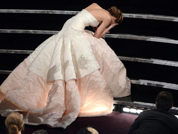 Ups! Jennifer Lawrence Jatuh di Panggung Oscar 2013