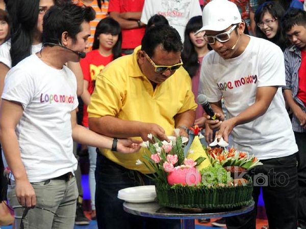 Olga Syahputra Rayakan Ultah Ayahnya