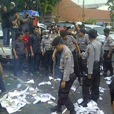 Unjuk Rasa Kritisi KPK Dibubarkan Paksa