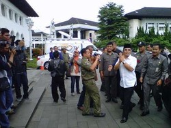 Aceng Diberhentikan, Ini Pesan Gubernur Jabar Pada Warga Garut