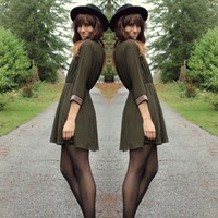 Bergaya Narsis dengan Efek Foto Cermin