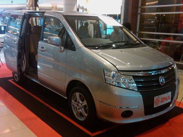 Adik Kembar Nissan Serena