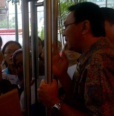 Buruh Sambangi Balai Kota Minta Jokowi Putuskan Penangguhan UMP