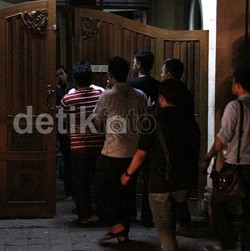 Pejabat ke Rumah Anas Dikritik, Pengacara: Tolak Silaturahmi Dilarang Agama