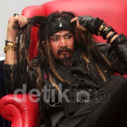 Siap Nyalon Bupati Tegal, Limbad Tak Bakal Pensiun Jadi Master Sulap