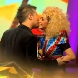 So Sweet, Ahmad Dhani Cium Maia Estianty di Atas Panggung