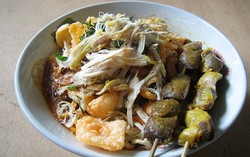 Hangat Gurih Bubur Ayam Paling Laris Se-Jakarta!