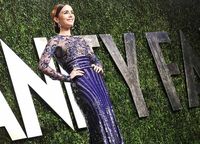 Gaya Glamor Lily Collins