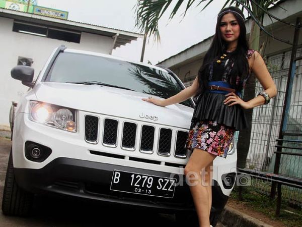 Vicky Shu & Mobil Kesayangannya